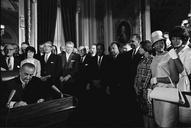 LyndonJohnson_signs_Voting_Rights_Act_of_1965.jpg