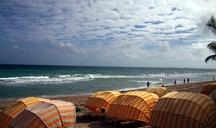 beach-life-umbrellas-beach-173396.jpg