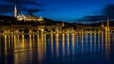 budapest-danube-river-reflection-138976.jpg