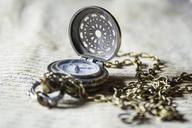 clock-time-pocket-watch-old-623170.jpg