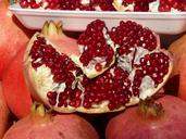 pomegranate-red-broken-up-seeds-73910.jpg