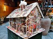 gingerbread-house-boys-72489.jpg