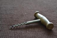 corkscrew-the-stopper-open-wine-313767.jpg