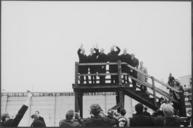 President_Nixon_visits_the_Berlin_Wall_at_Moritzplatz,_Berlin_-_NARA_-_194608.tif