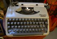 typewriter-vintage-1181812.jpg