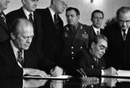 President_Ford_and_Soviet_General_Secretary_Leonid_I._Brezhnev_-_NARA_-_7162417.jpg