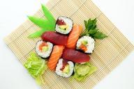 sushi-japanese-delicious-asian-373588.jpg