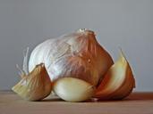 garlic-smell-aromatic-nature-179472.jpg