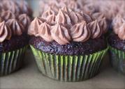 chocolate-cupcakes-frosting-1056336.jpg