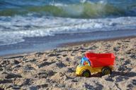 toy-car-car-toy-toys-sea-beach-418254.jpg