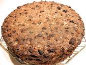 fruit-cake-almonds-cherries-raisins-596837.jpg