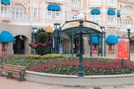 disneyland-bench-lamp-bed-paris-613680.jpg