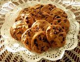 chocolate-chip-cookies-sunlight-940429.jpg