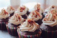 cupcakes-dessert-frosting-food-690040.jpg