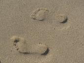 fingerprint-steps-sand-trip-387678.jpg