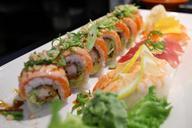 sushi-rolls-japanese-food-1018207.jpg