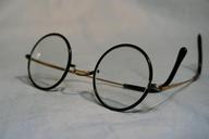 glasses-round-vollrandbrille-old-1097864.jpg