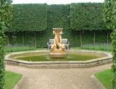 Fountain at Harewood 02.jpg