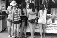 shopping-girls-friends-street-894414.jpg