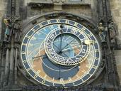 clock-clock-on-the-old-town-square-1000185.jpg