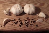 garlic-pepper-wood-mediterranean-283287.jpg