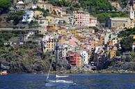 cinque-terre-boat-houses-colors-929396.jpg