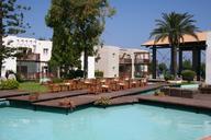 swimming-pool-restaurant-hote-877634.jpg