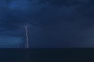 lightning-ocean-night-water-sea-952539.jpg