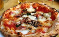 pizza-funghi-pizzas-italy-397942.jpg