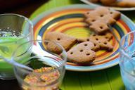 gingerbread-burning-decorating-650133.jpg