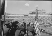 President_Nixon_disembarks_from_Air_Force_One_on_Midway_Island_-_NARA_-_194291.tif