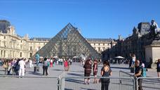 louvre-paris-museum-pyramid-art-195720.jpg