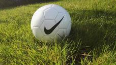 football-the-pitch-waist-the-ball-1513158.jpg