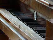 piano-old-historically-913342.jpg